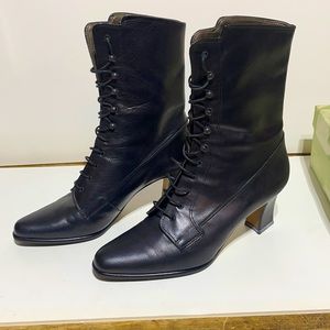 VTG black Bandolino lace up boots 8M.